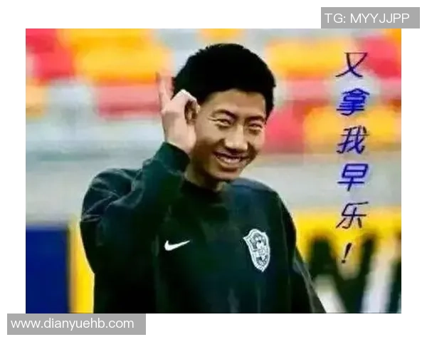 足球巨星铜像频遭恶搞引热议球迷笑谈艺术与偶像之间的尴尬